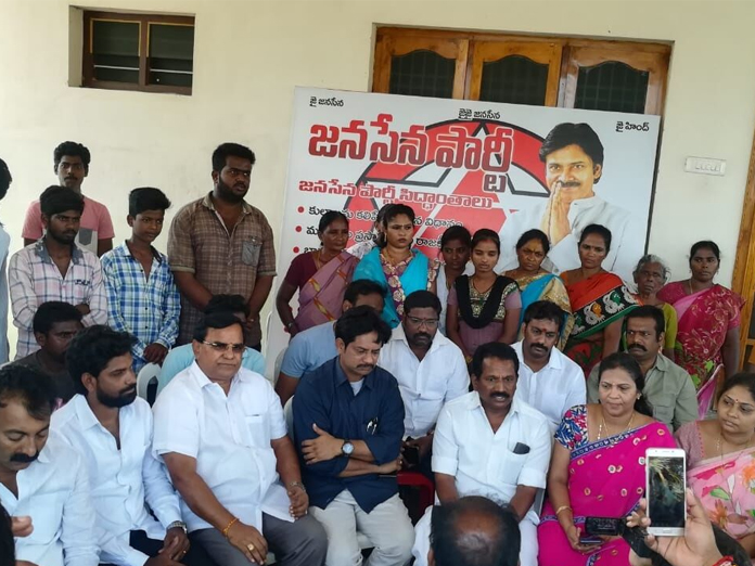 JSP stages protest over false cases in kakinada