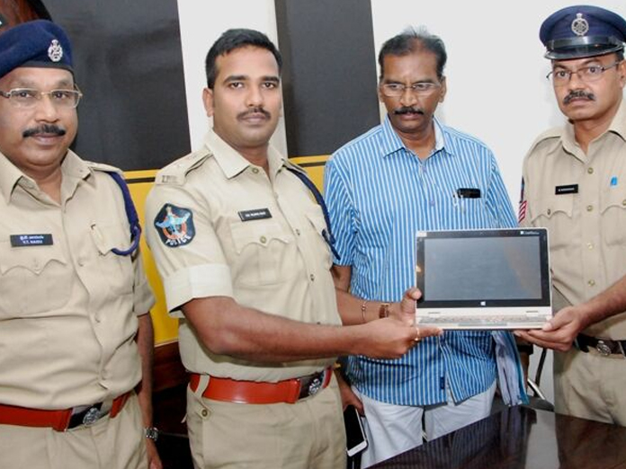 Laptops distributed to police officials in Guntur