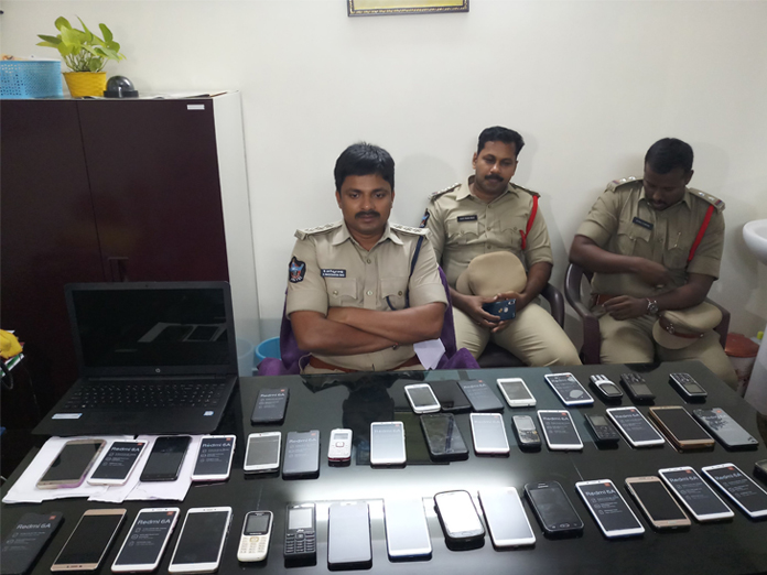 1 held, cell phones worth 5 lakh recovered in Bhimavaram