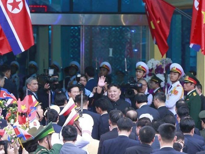 N Koreas Kim pays tribute to Ho Chi Minh on Vietnam visit