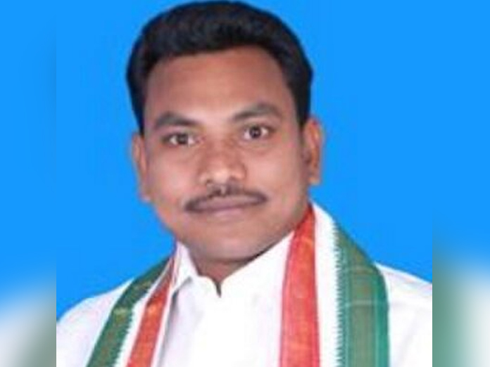 Congress offered Rs 50 lakh to MLC candidates: Pinapaka MLA