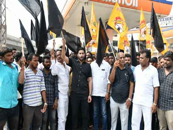 TDP activists hold protest against Modi Vizag tour in Vijayawada