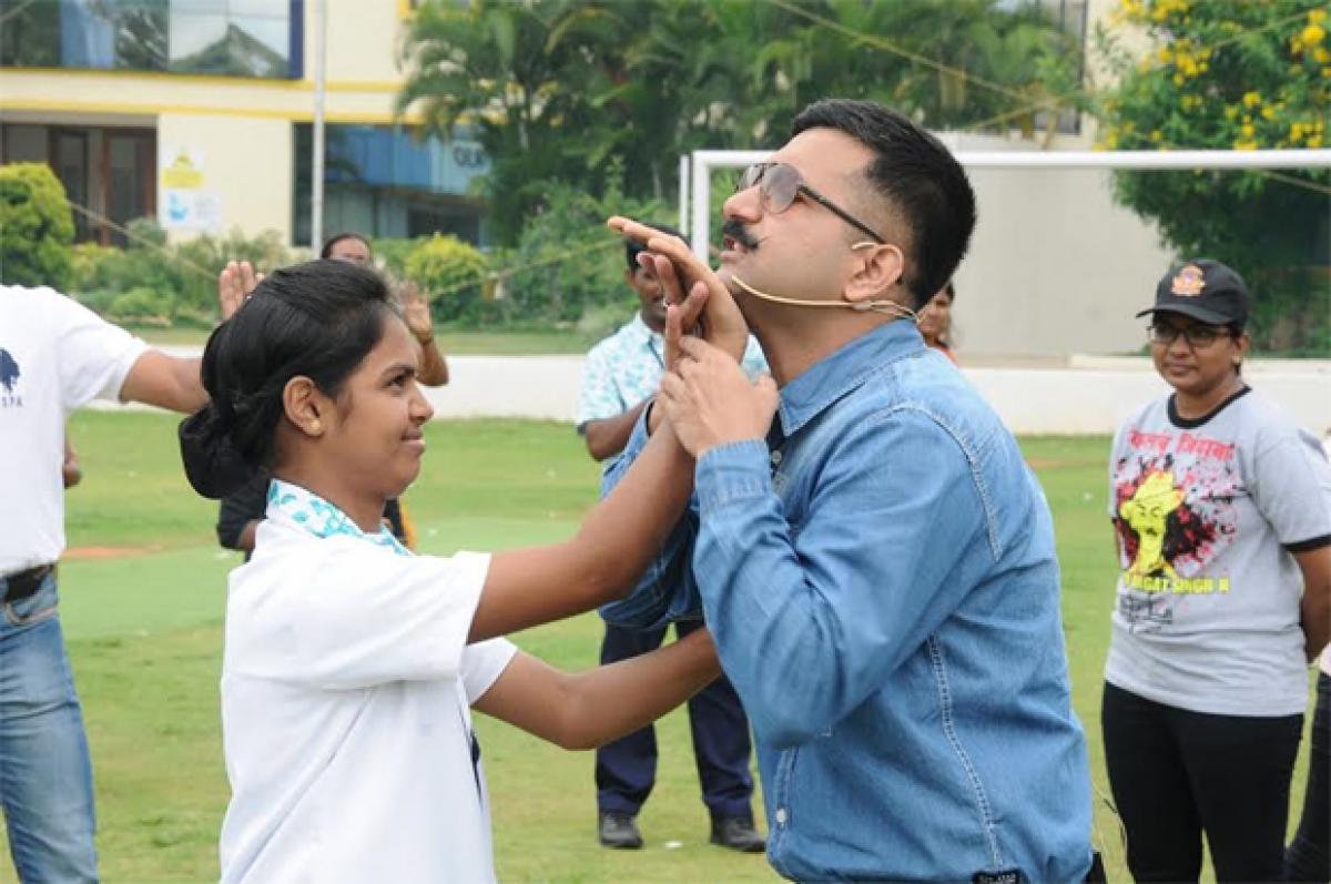 World’s Best Commando Trainer Shifuji Trains Bengaluru women in self-defense