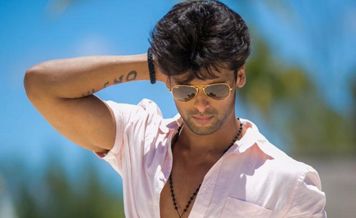 Kushal saves Jennifer from fire on sets