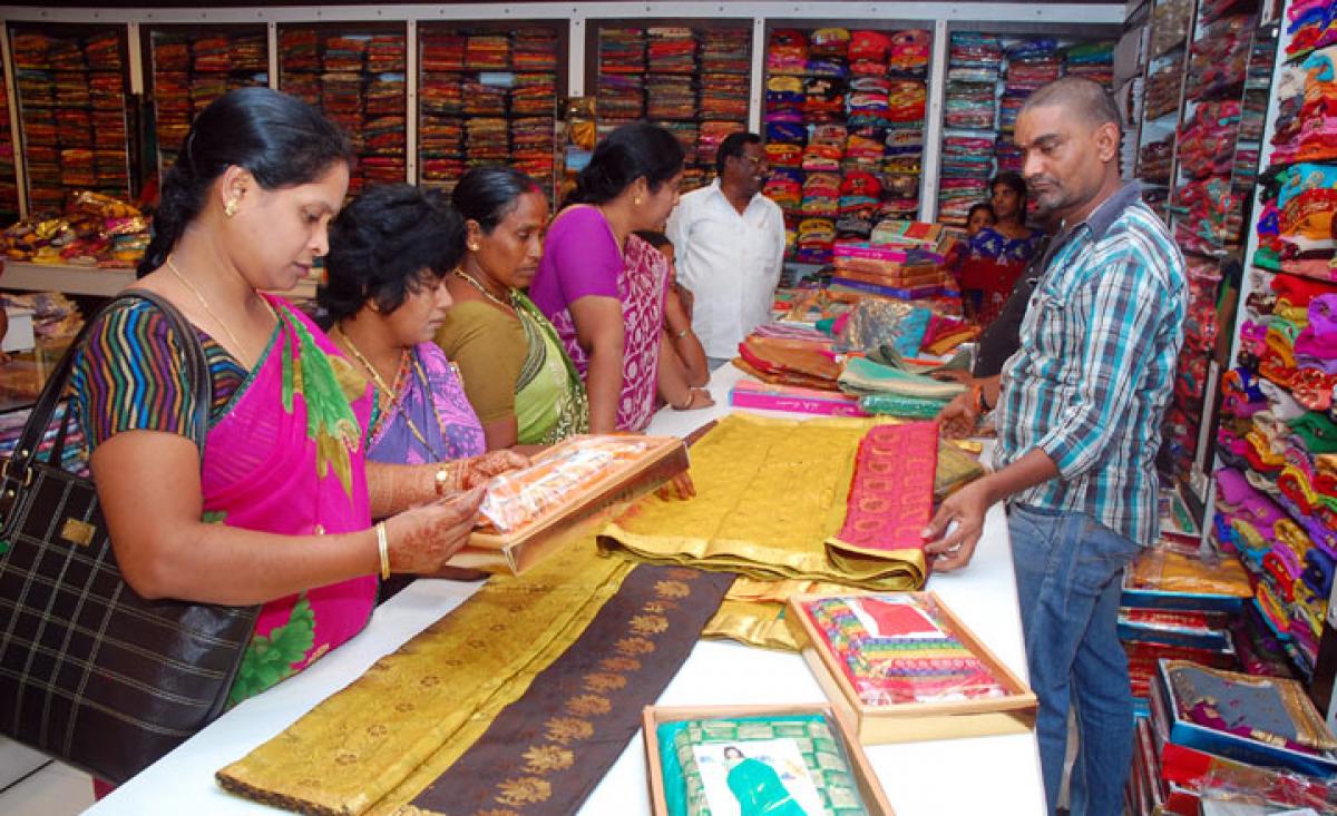 Amaravati witnesses unprecedented shopping spree