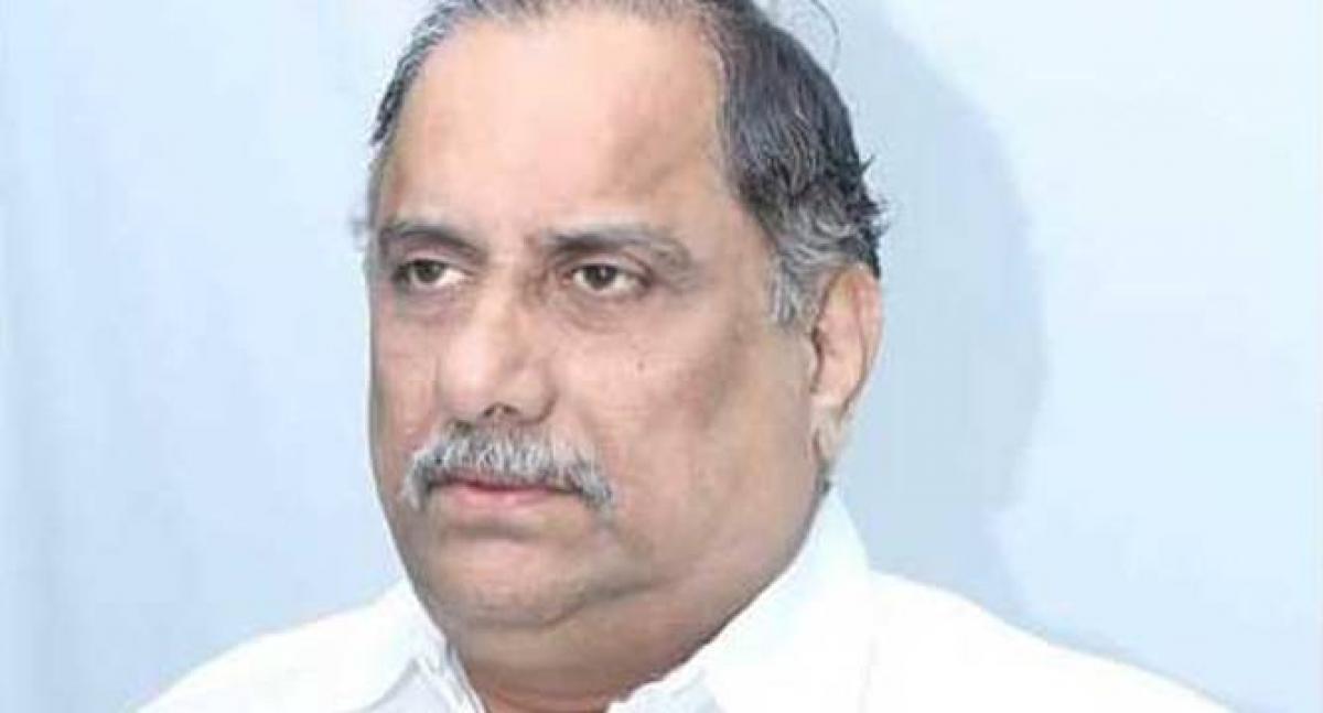 Mudragada continues Deeksha while AP Ministers state otherwise