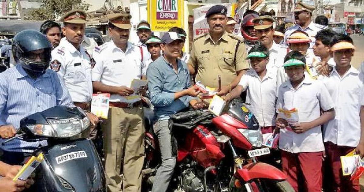 Police department distributes pamphlets on road safety