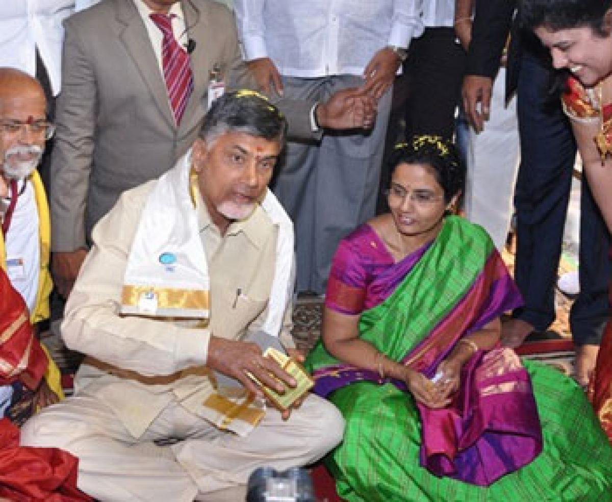 CM, wife pray at Durga temple