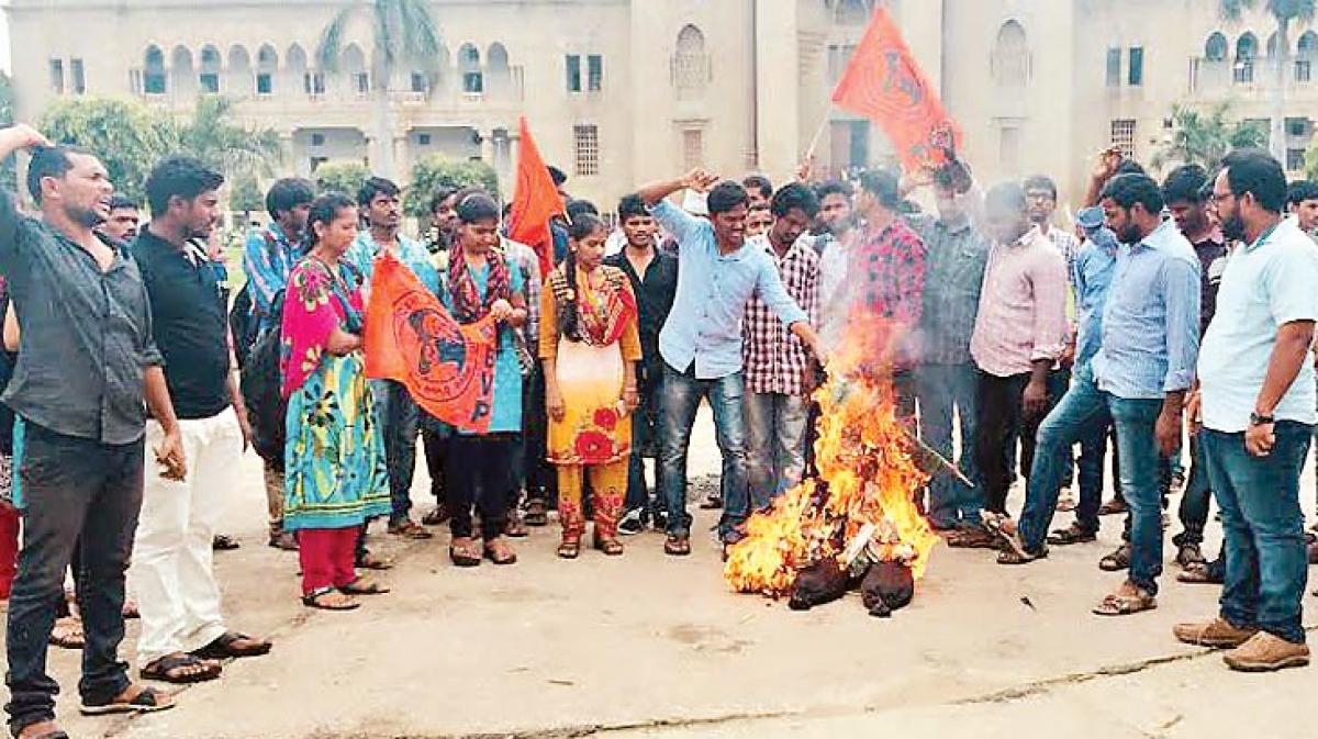 Osmania University students demand action on non-boarders