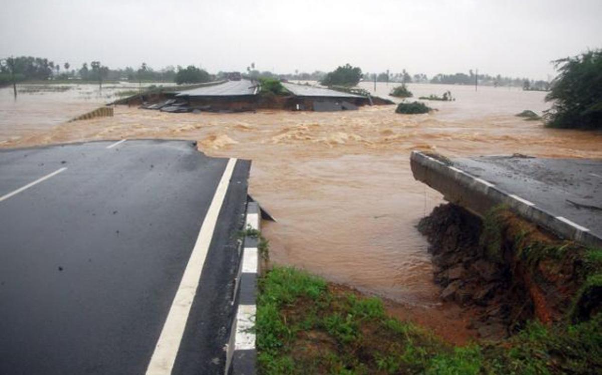 Incessant rains cut off Chennai-Kolkata Highway in Nellore