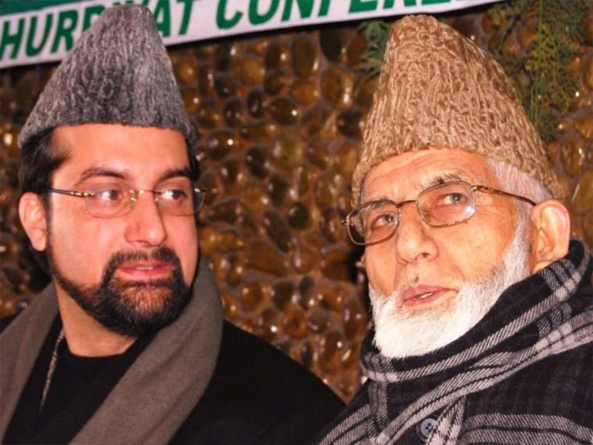 Mirwaiz, Geelani attempt to defy house arrest in Kashmir