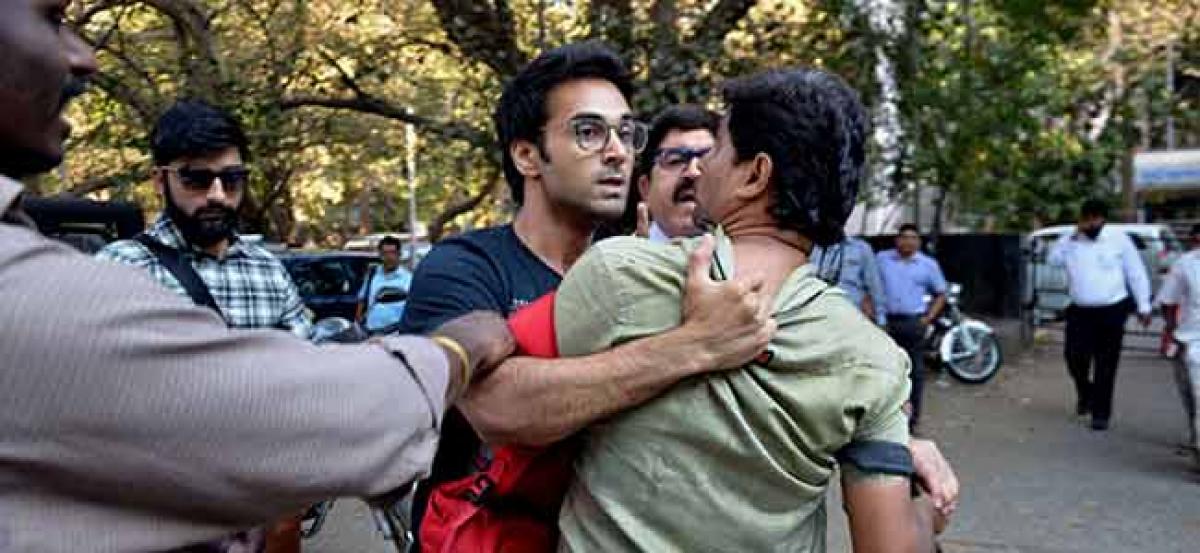 Pulkit Samrat attacks photographer