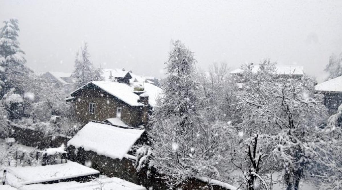 Fresh snow in mountains, rains lash plains of J&K