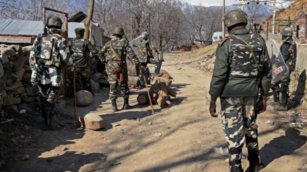 1 cop killed, 14 injured in grenade attack by militants in Srinagar