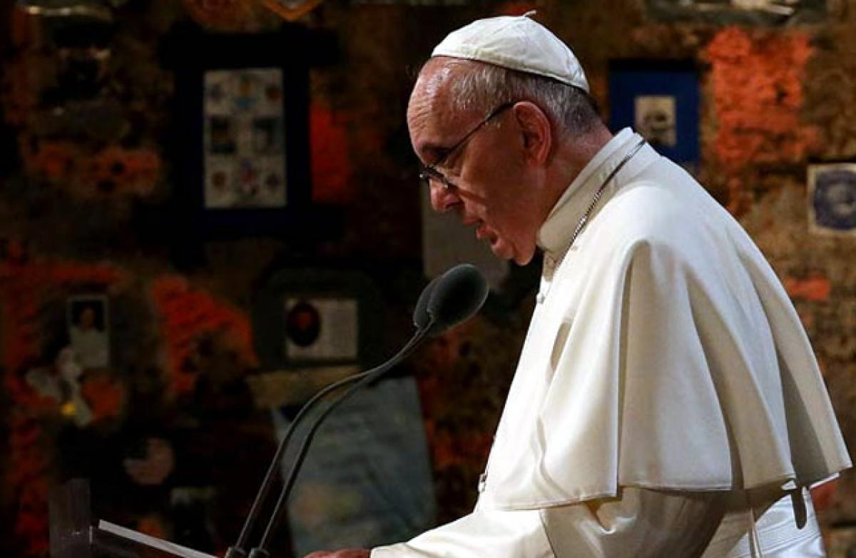 Pope Francis urges action on escalation of violence in Mid East