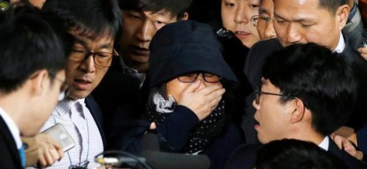 Woman at centre of South Korea political crisis begs forgiveness