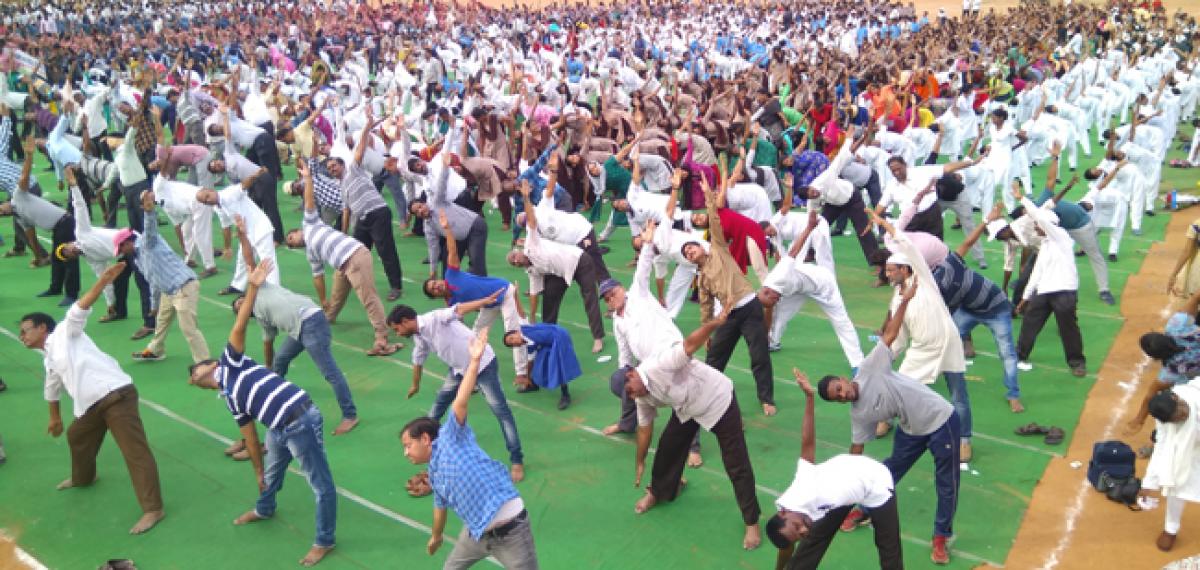 Thousands do asanas to mark Yoga Day