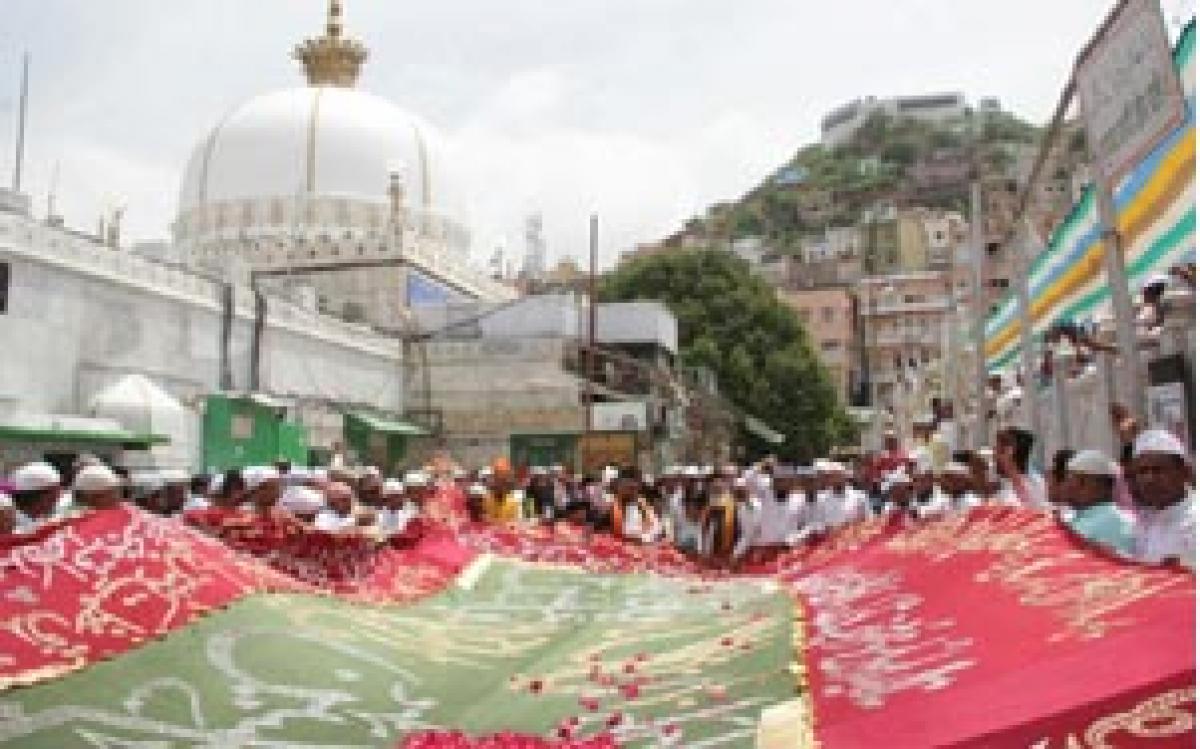 Chadar to Ajmer Dargah for Status