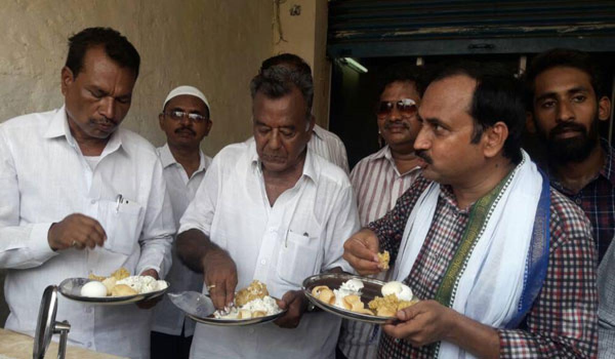 YSRCP legislator opens Rajanna Canteen