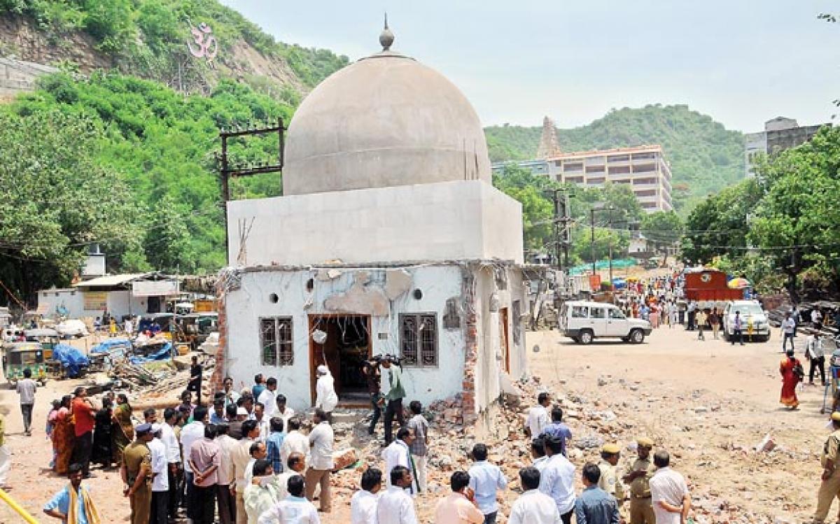 Dargah compound wall demolished