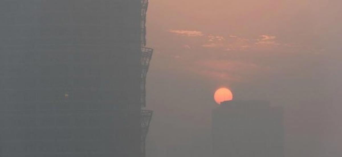 Smog returns, but Beijing says skies are getting cleaner