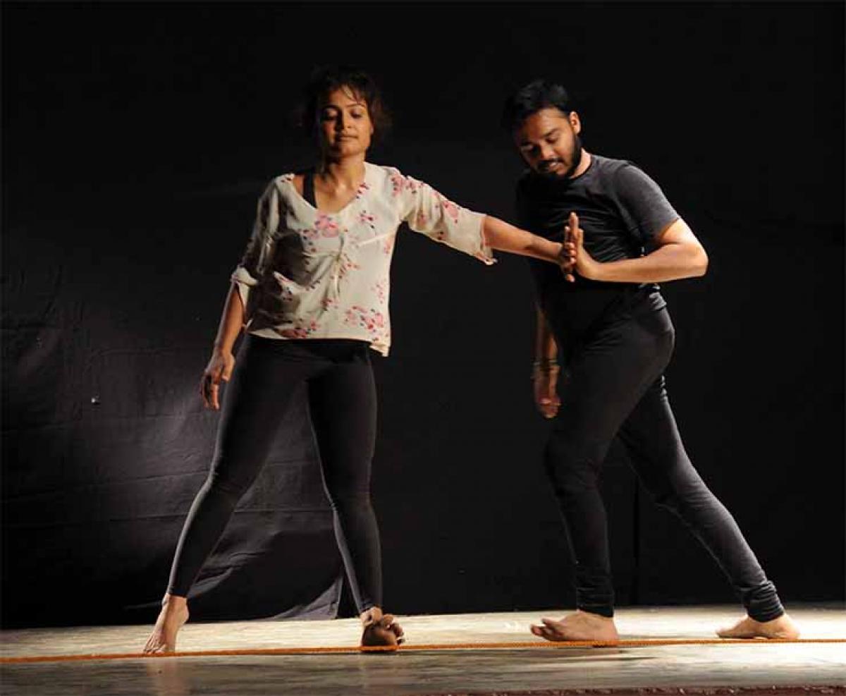 Portraying emotions through contemporary dance