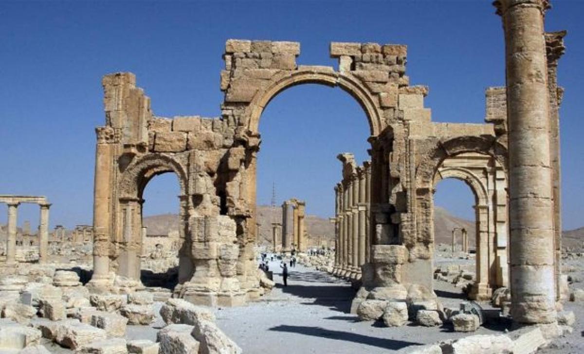 Syrian activists slam ISIS for destroying Palmyra arch