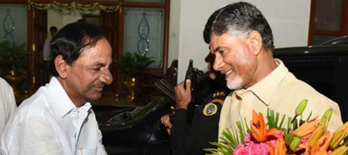 KCRs date with Chandrababu at Ayutha Maha Chandi Yagam in Erravelli