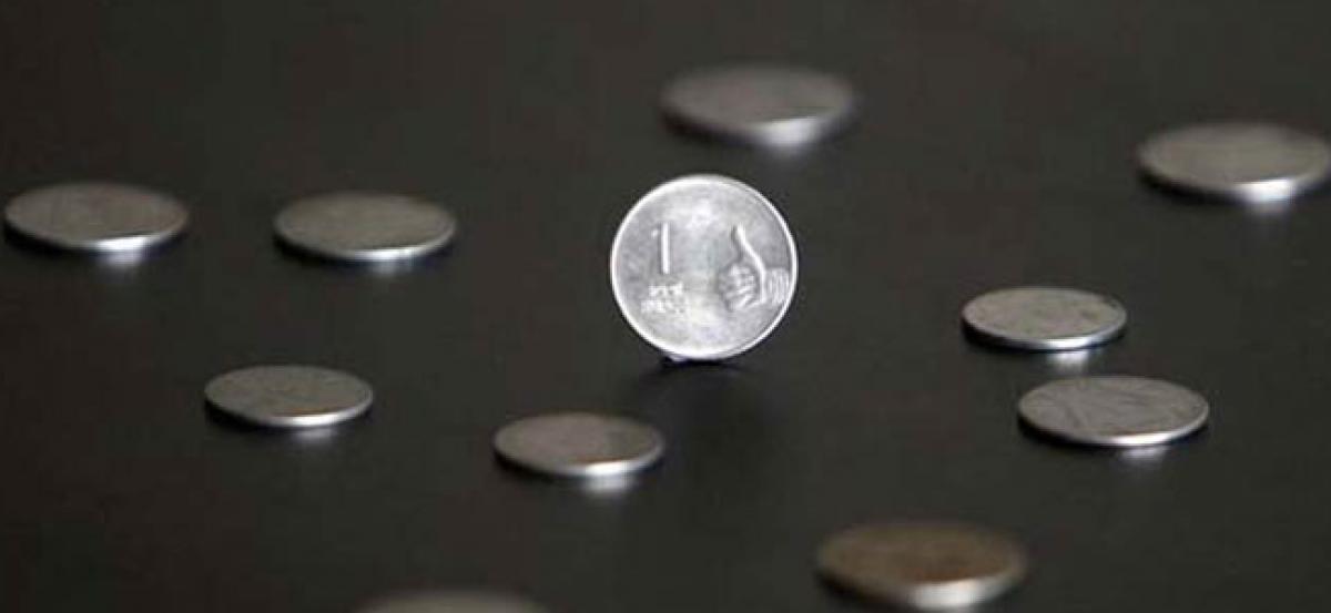 Reports that the government wants to devalue the rupee are false: Finance Ministry 