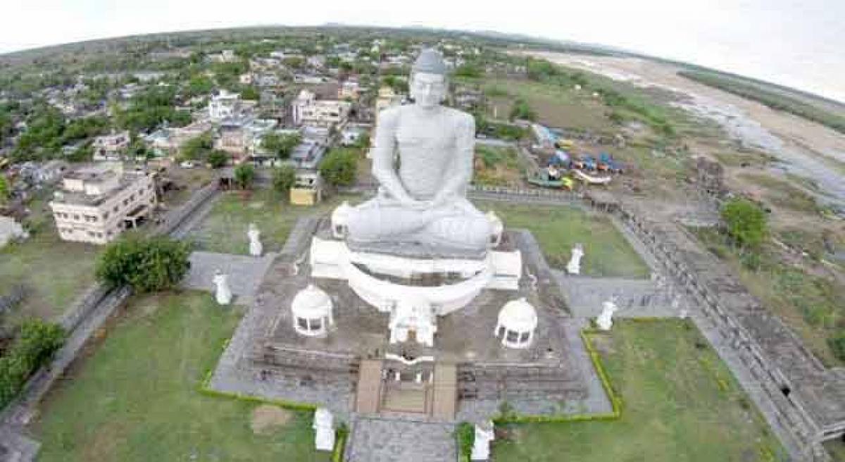 Chandrababu Naidu vows Buddhist centre in capital