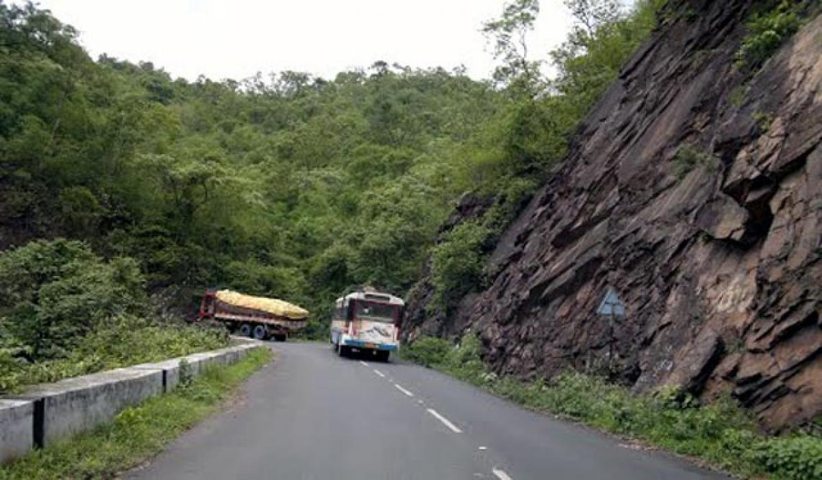 Fibre mirrors fail to prevent accidents on ghat roads