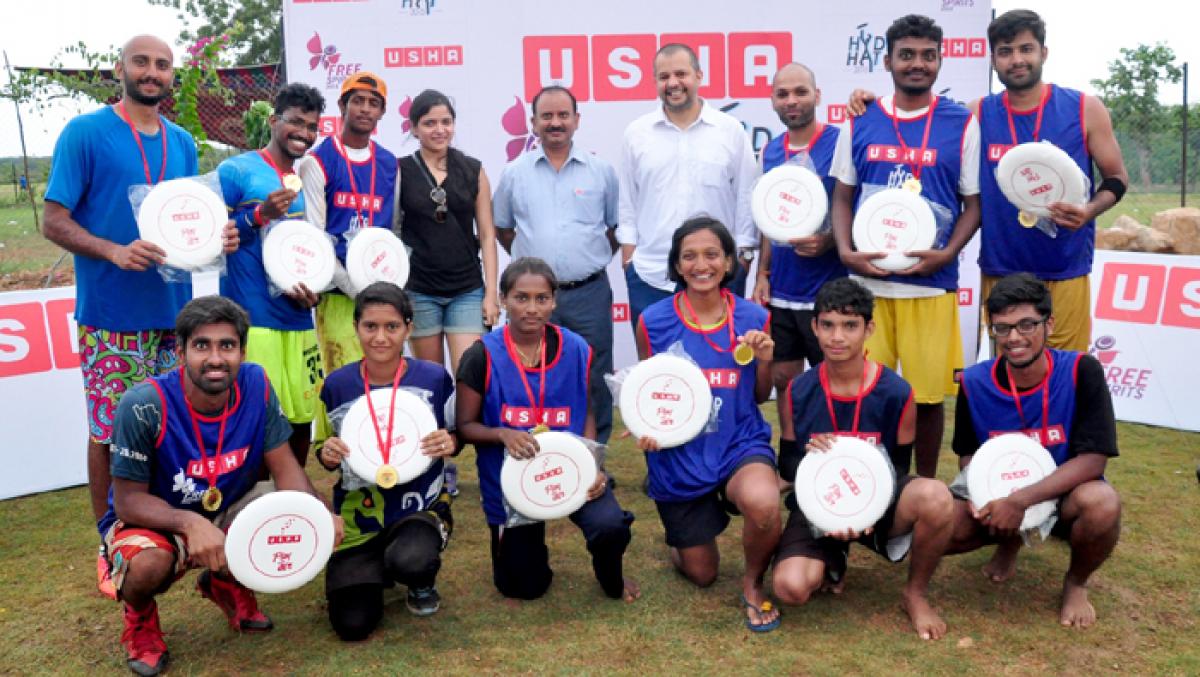 Cool Blues lift the USHA Hyderabad HAT 2015 trophy