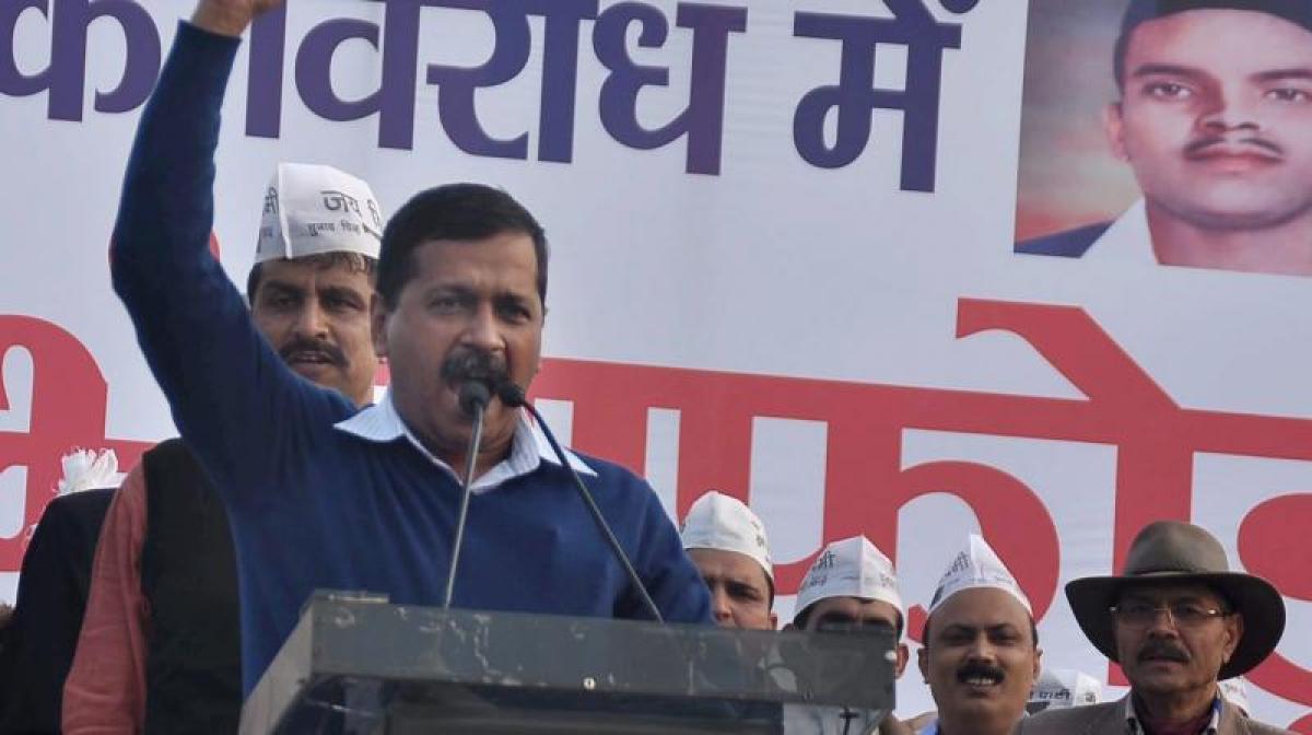 EC censures Kejriwal for bribe remarks at Goa rally, warns of stern action