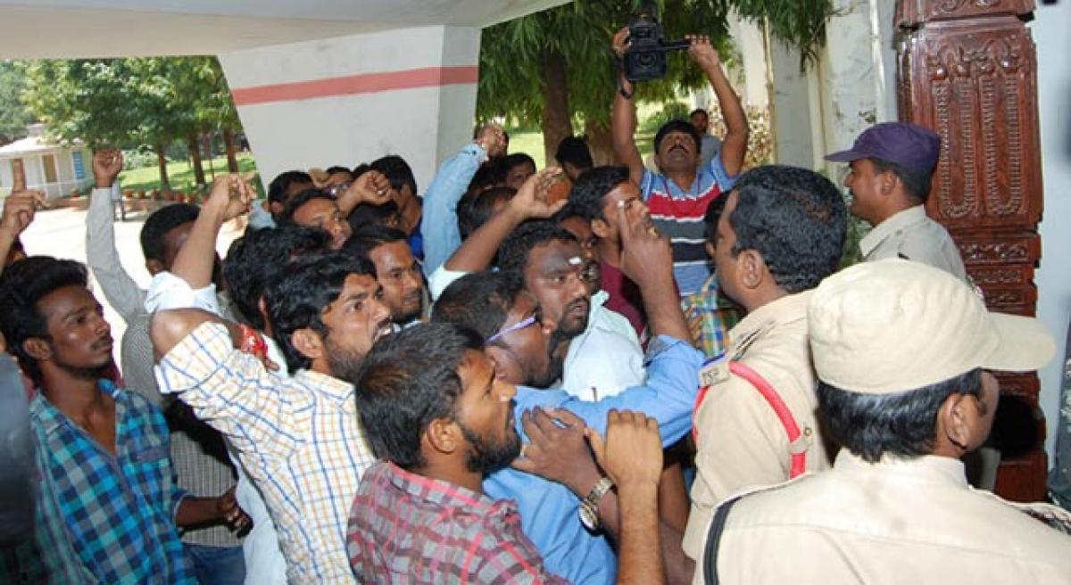 Tension at  Kakatiya University  as students stages protest