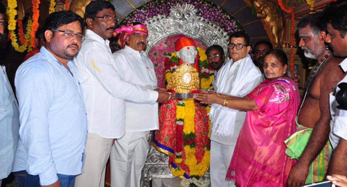 40 lakh crown presented to Sai Baba temple