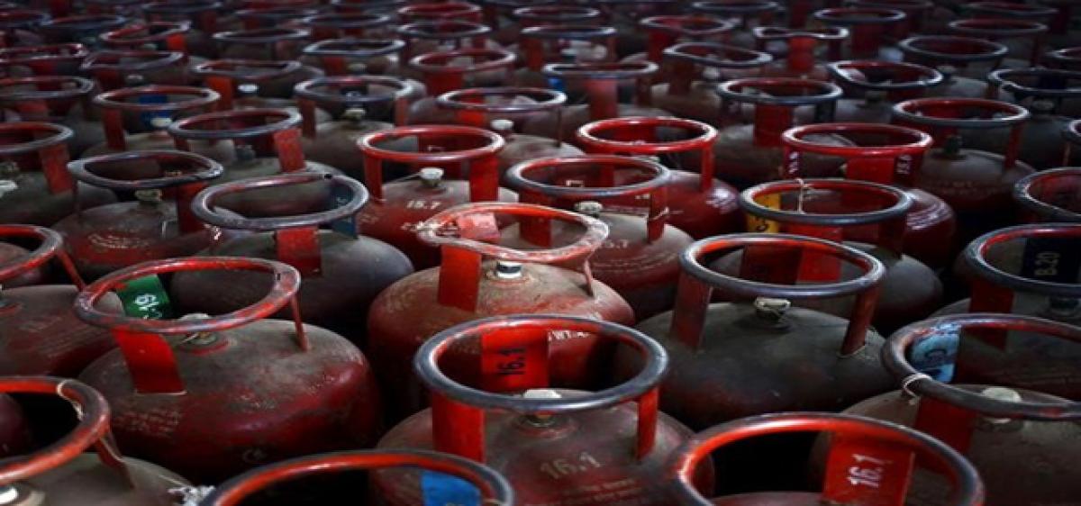 Aadhaar mandatory for subsidised LPG