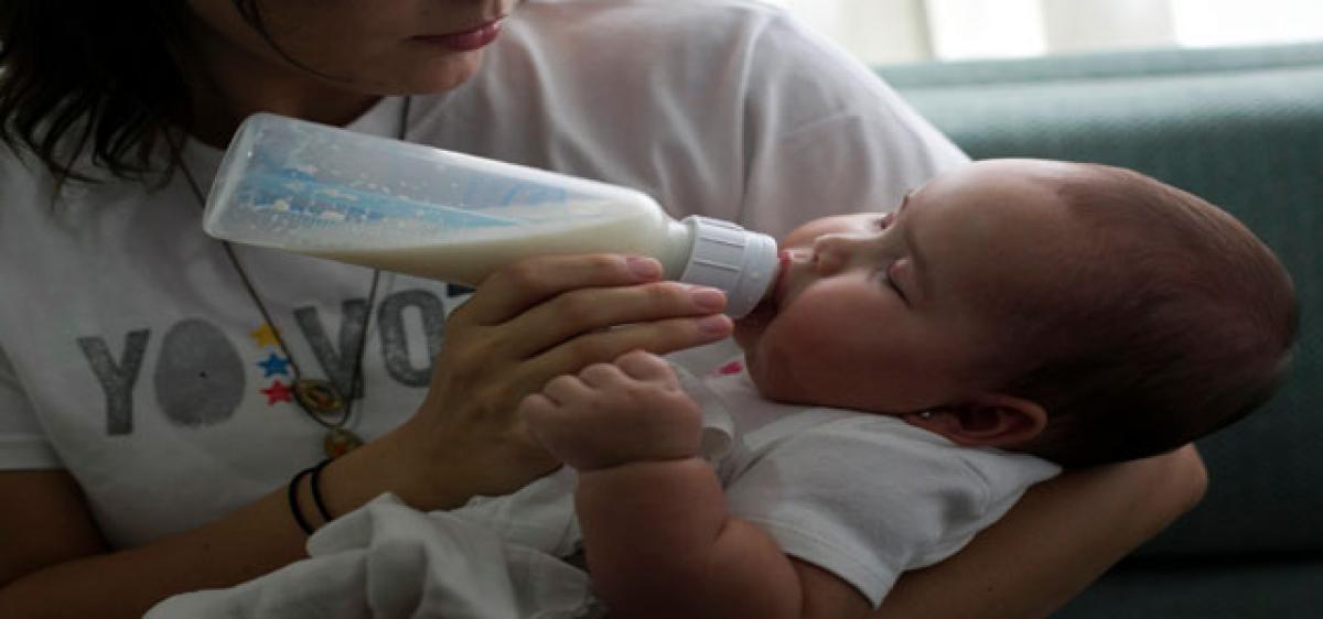 New mothers increasingly moving toward bottle-feeding: Study