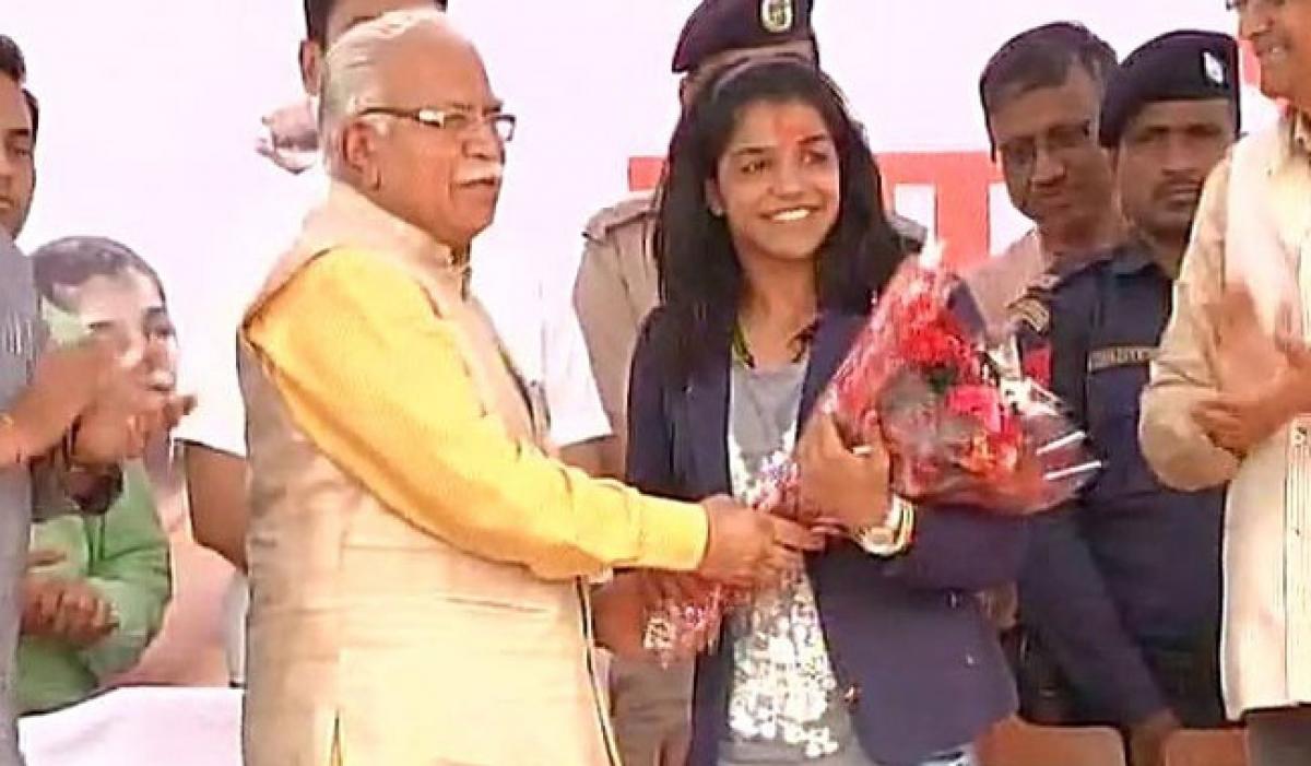 Sakshi Malik felicitated in Haryana, handed Rs 2.5 crore cheque