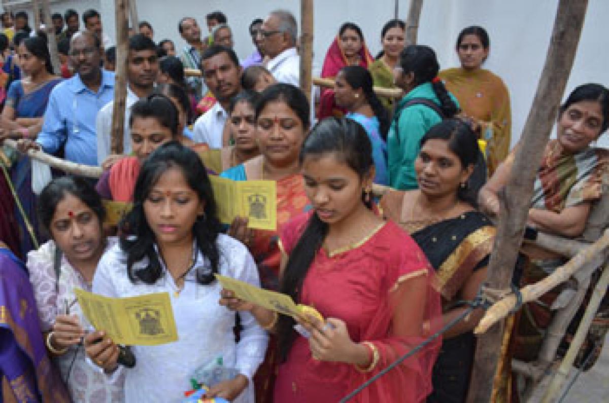 Devotees throng Vaishnavite temples