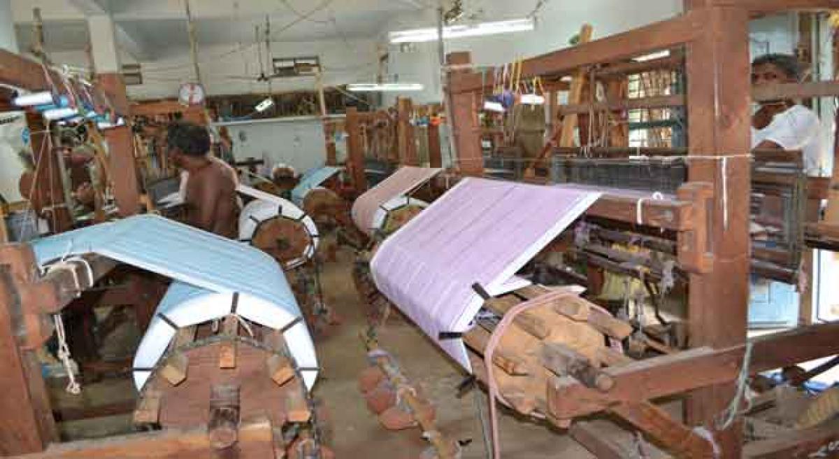 Extinction fear looms over Dubbak weavers