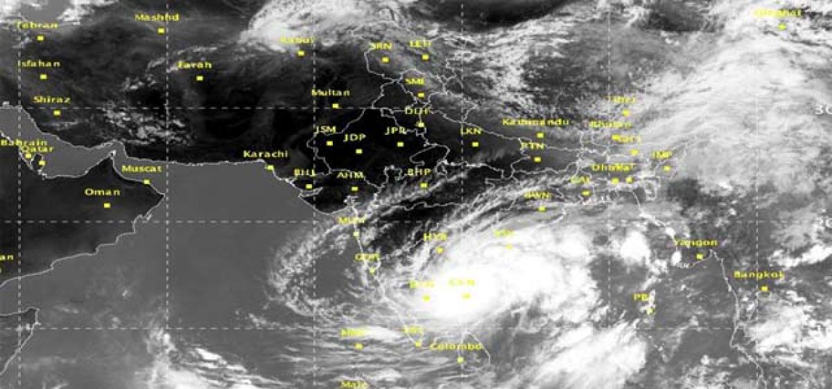 Cyclone Vardah heading towards Visakhapatnam