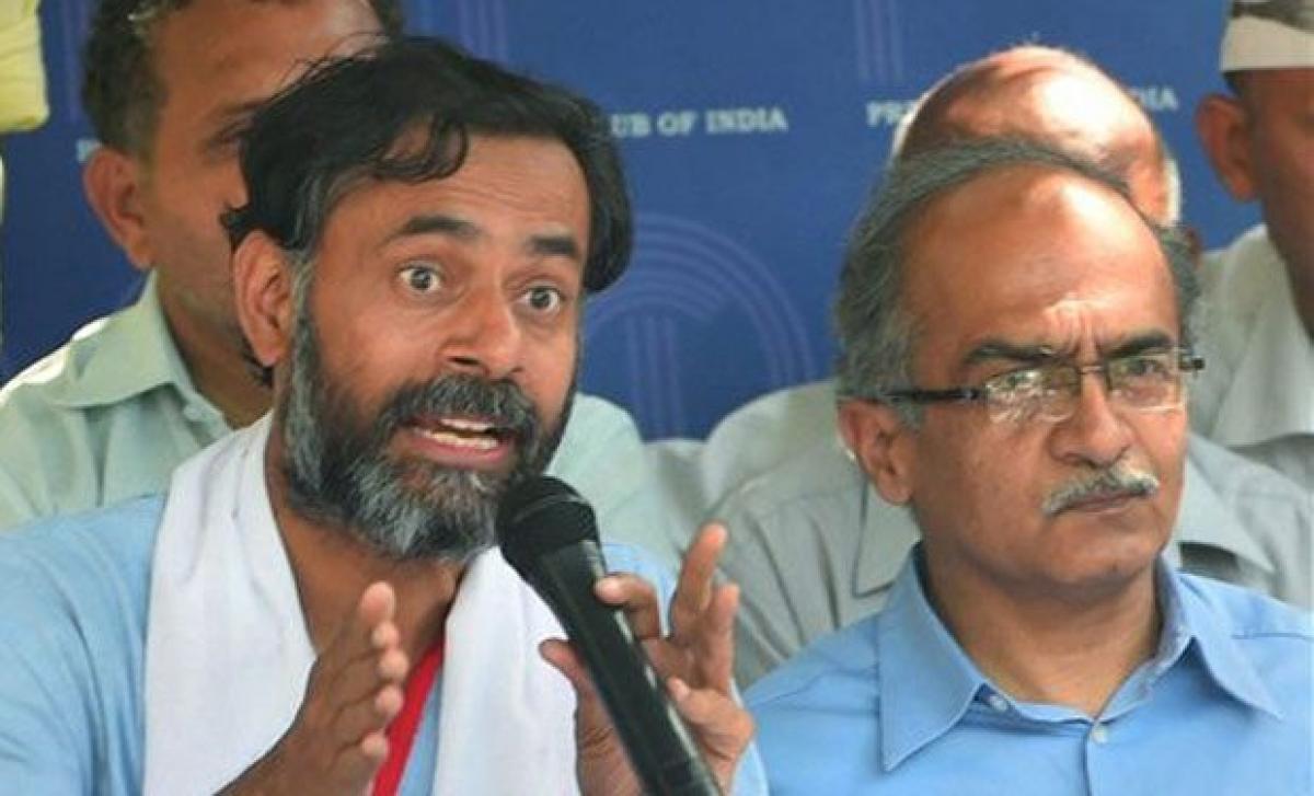 Yogendra Yadav beaten up, manhandled during farmers protest?