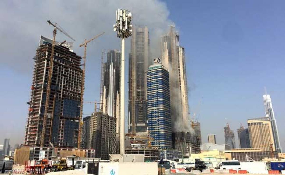Fire erupts in residential complex near Dubais Burj Khalifa