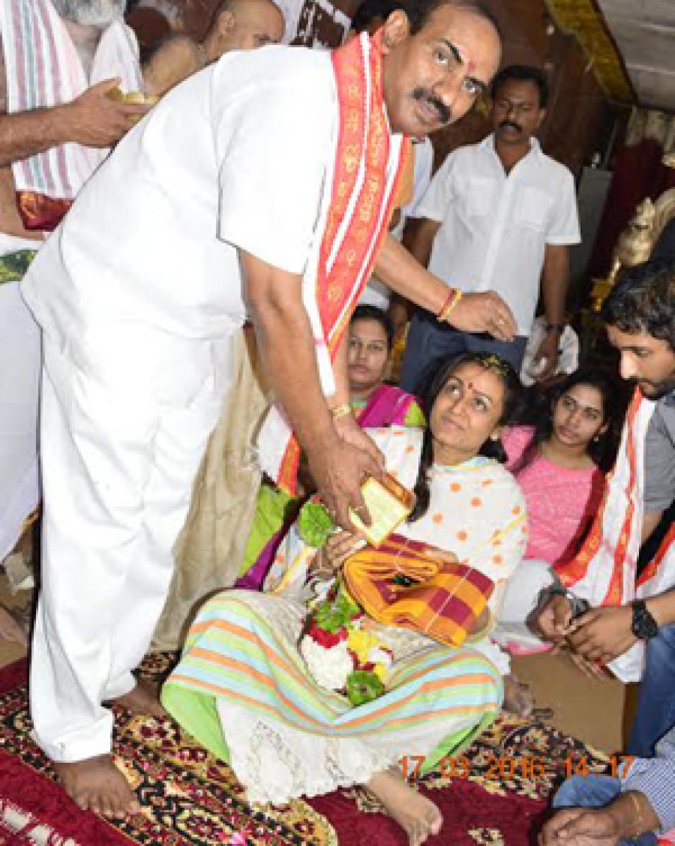 Namrata Shirodkar visits Kankadurga temple