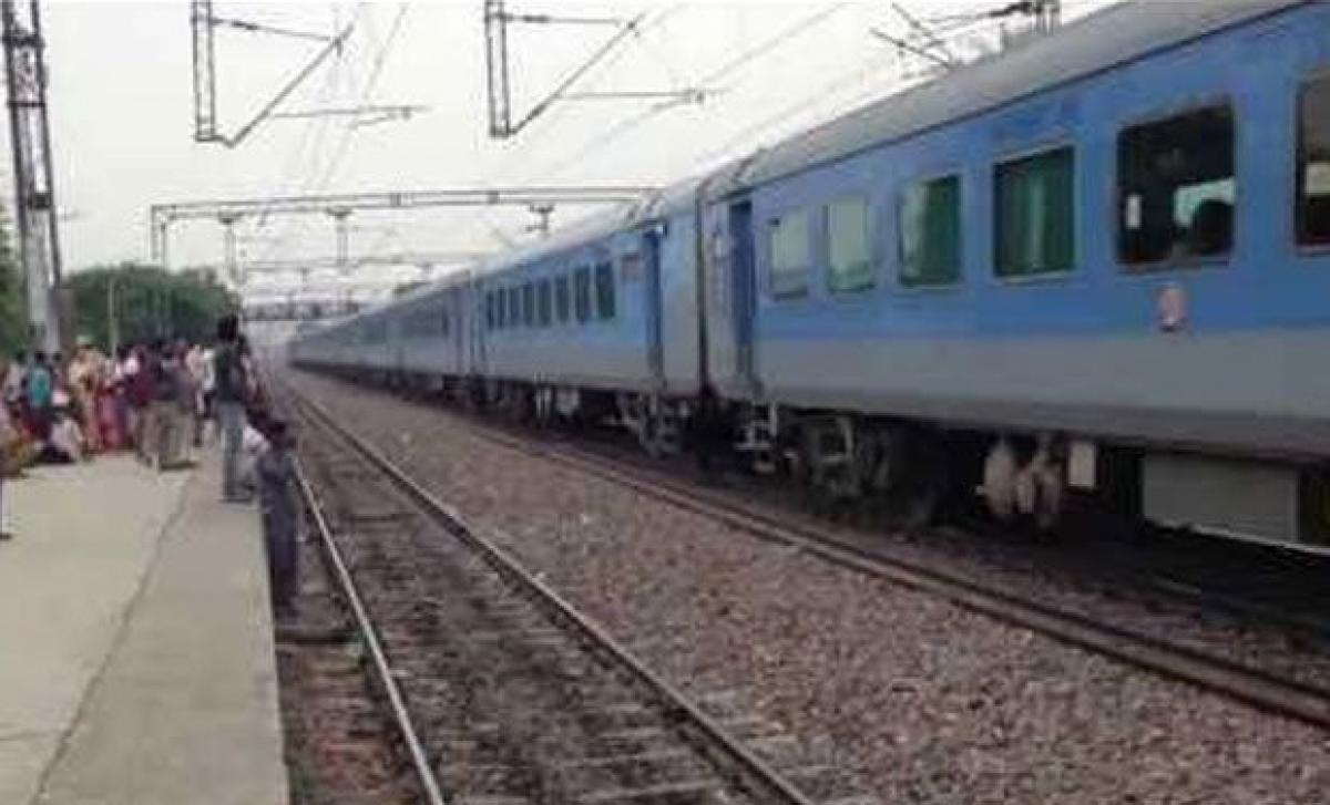 Miscreants pelt stones at Delhi-Chandigarh Shatabdi Express