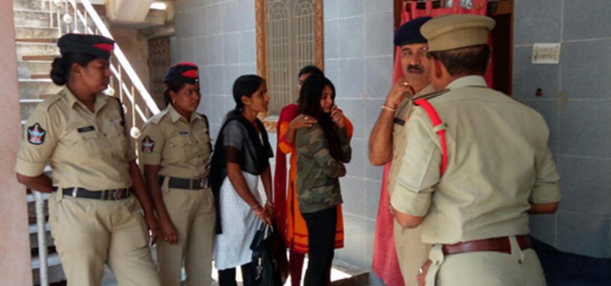 Cops nab air-hostess-turned red sanders smuggler