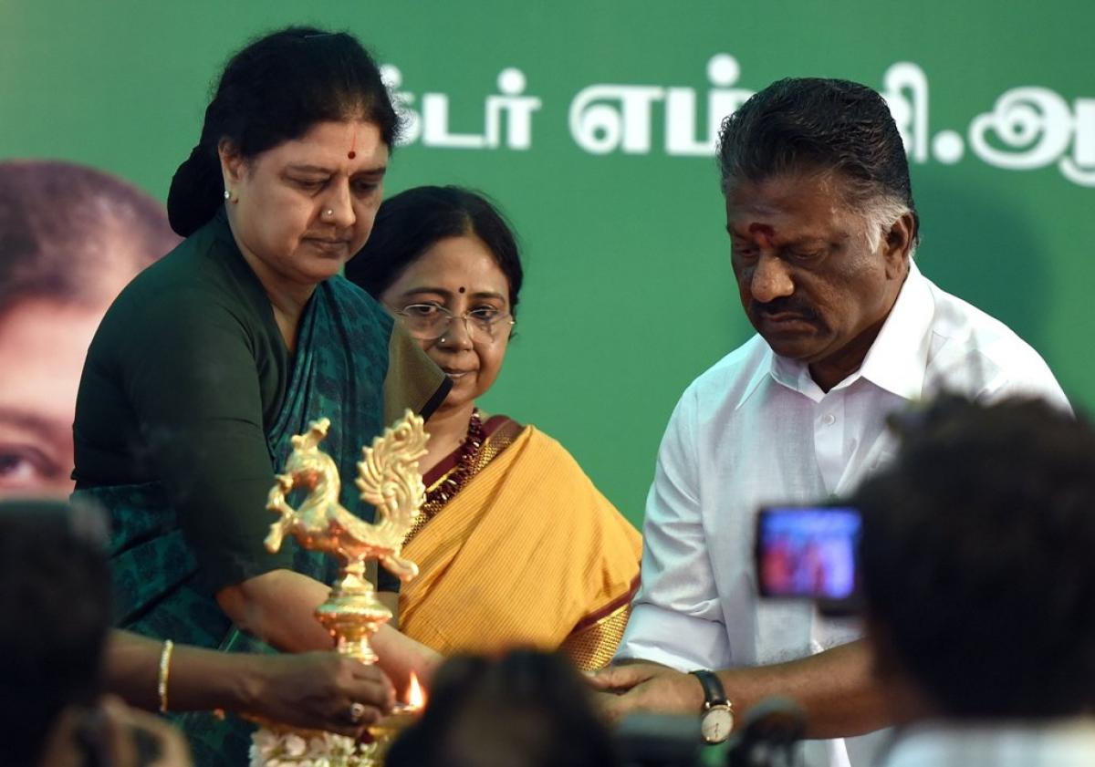 Sasikala hits back, flaunts MLAs, slams OPS for colluding with Oppn