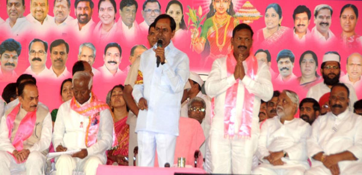 KCR wows Warangal voters