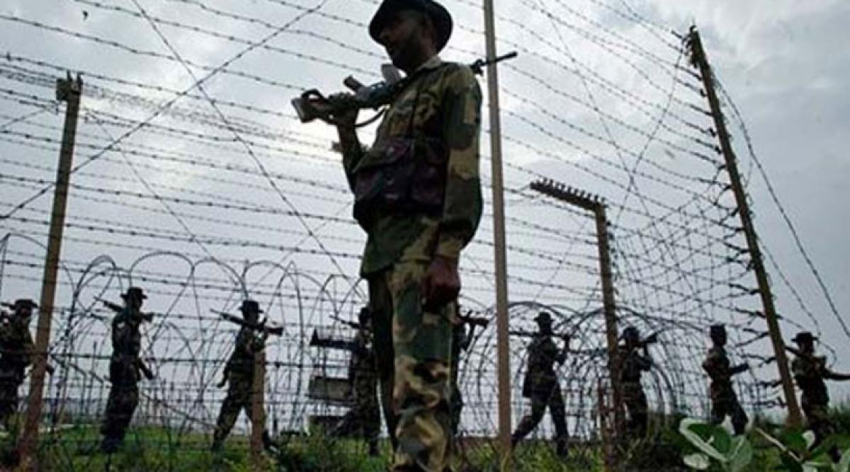 India and Pakistan trade fire along LoC