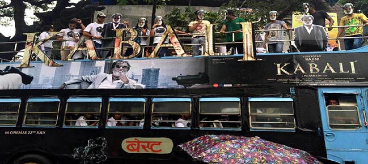 Kabali fever takes over Mumbai